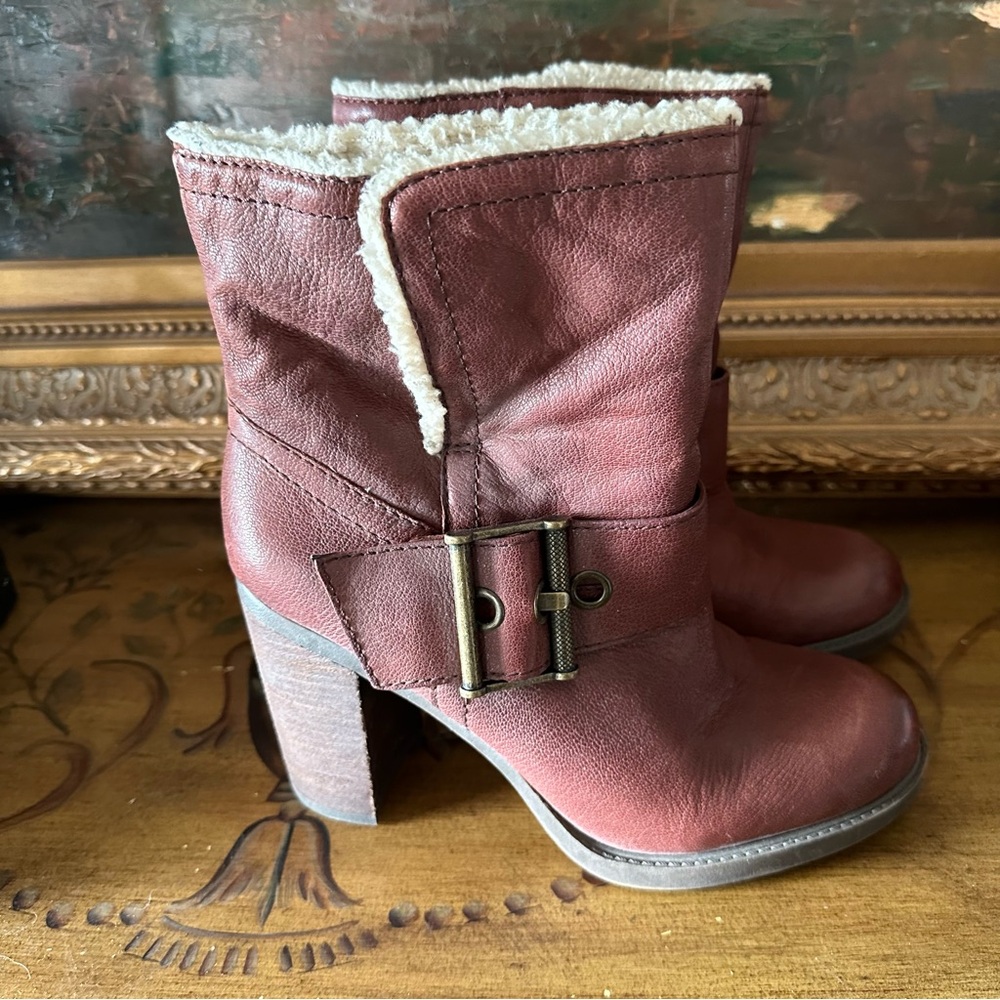 Nine West Lined Stylish Boots Size 8 M
